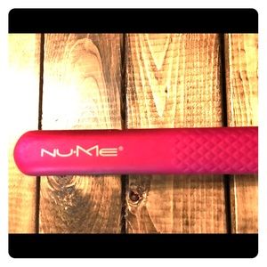 NuMe Straightener